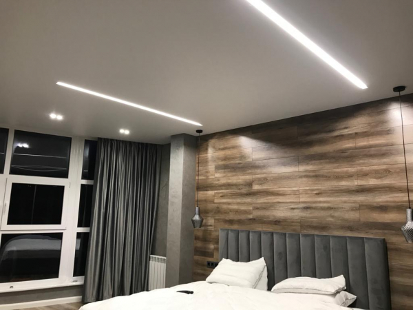 Дизайн натяжного потолка в спальню