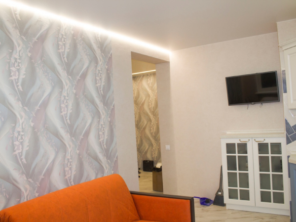 Фото парящего натяжного потолка в гостиную